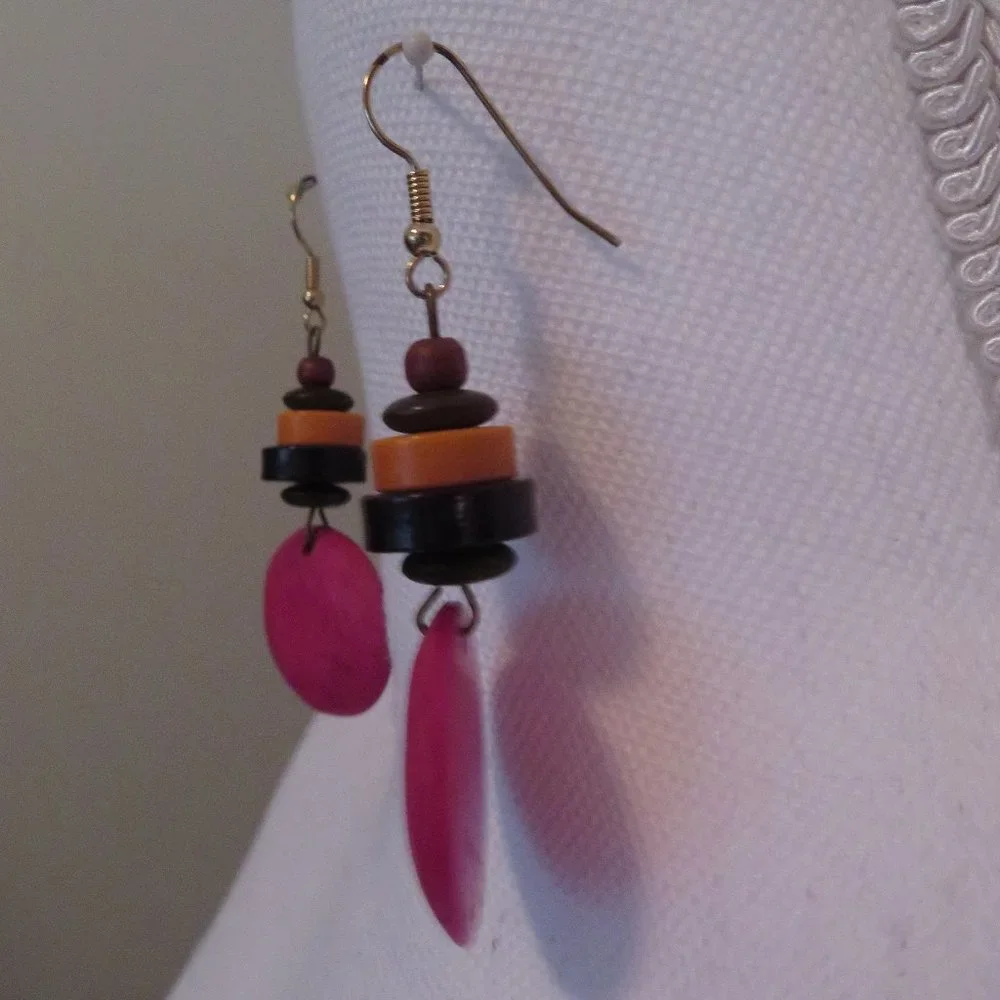 Vintage Beaded Earrings - Picture 4 of 8